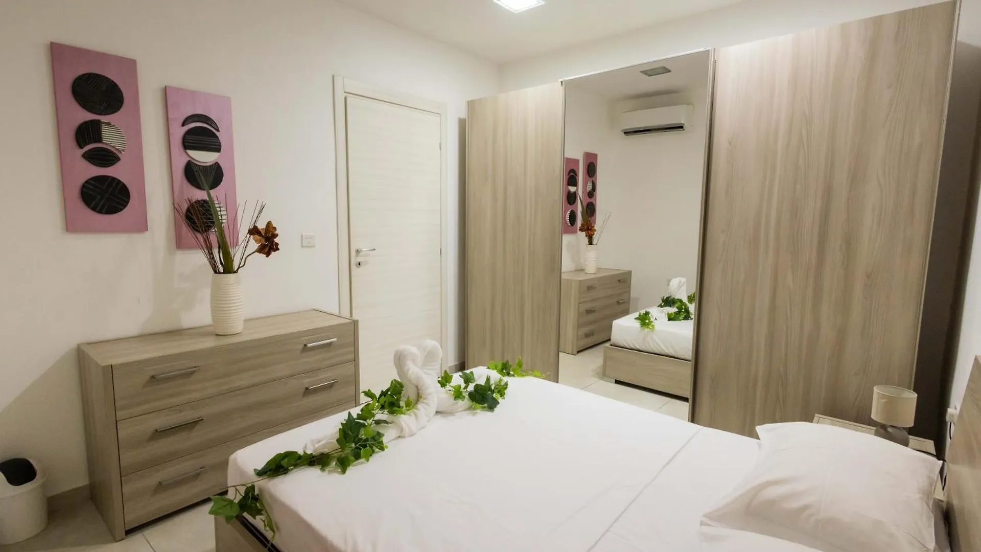 Sliema Seaview Modern Apartment 몰타